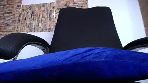 zousxxx online show from February 4, 2026, 6:36 pm