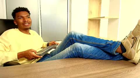 Snapshot of zuluflame chatting on October 20, 2025, 7:47 pm Marcelo Torres online show from October 20, 2025, 7:47 pm