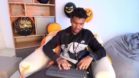 Snapshot of zuluflame chatting on October 27, 2025, 8:24 pm Marcelo Torres online show from October 27, 2025, 8:24 pm