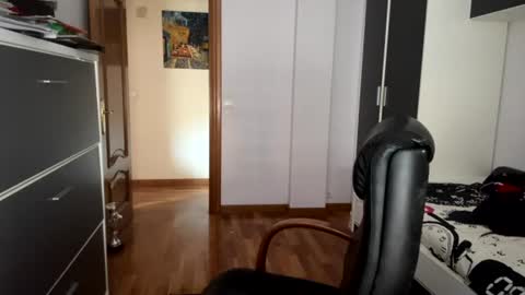 zurdineno online show from July 8, 2026, 2:32 pm