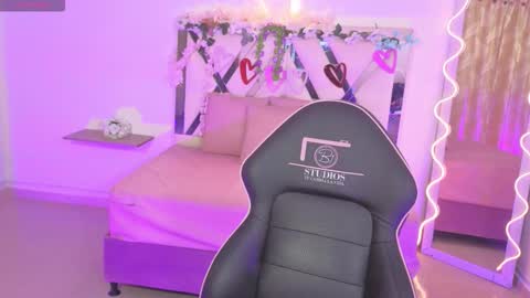 ZURY   online show from October 2, 2025, 11:39 am