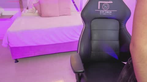 ZURY   online show from October 25, 2025, 11:40 am