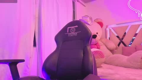 Snapshot of zury_tay chatting on May 20, 2026, 3:45 am ZURY online show from May 20, 2026, 3:45 am