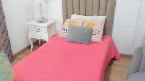 Im Zusan My schedule is from 1030pm to 430 am colombian time online show from February 3, 2026, 3:15 am