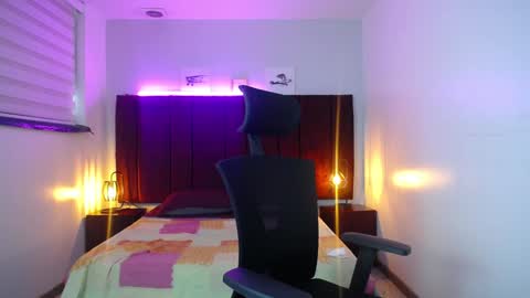 Snapshot of zuzana21 chatting on December 17, 2024, 4:53 pm Zuzana21 online show from December 17, 2024, 4:53 pm