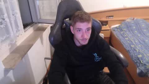 Snapshot of zuzmosfokafasz chatting on November 7, 2025, 9:26 pm Zuzmoe online show from November 7, 2025, 9:26 pm