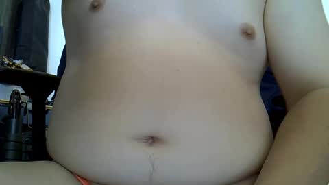 Snapshot of zxcv383645 chatting on May 17, 2026, 4:32 am zxcv383645 online show from May 17, 2026, 4:32 am
