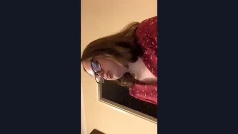 Snapshot of zyria_ chatting on October 14, 2025, 8:20 pm Emma online show from October 14, 2025, 8:20 pm