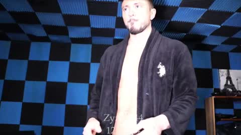 Snapshot of zyzz4444 chatting on December 29, 2024, 7:22 pm Greek God online show from December 29, 2024, 7:22 pm