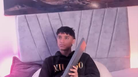 zyzz_1812 online show from December 2, 2025, 5:19 pm