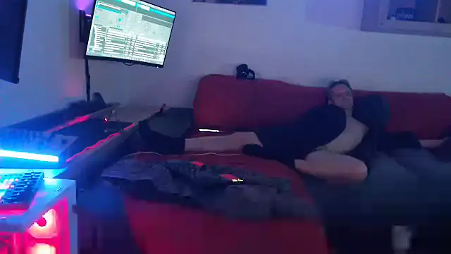 davidgntxxxxx online show from April 8, 2026, 7:14 pm