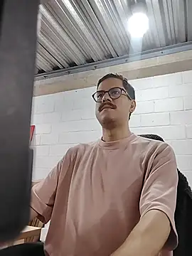 AndyHepburn online show from October 17, 2025, 1:46 pm