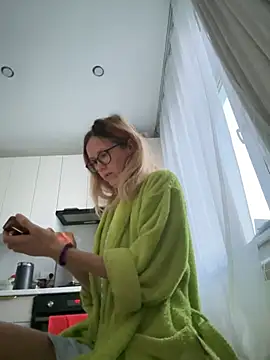 Snapshot of angelmommu chatting on February 9, 2025, 4:36 am angelmommu online show from February 9, 2025, 4:36 am