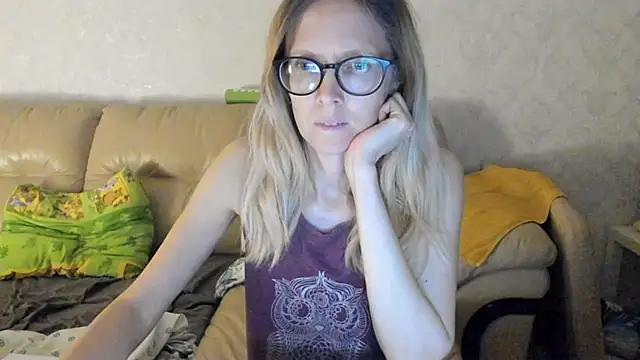 Snapshot of angelmommu chatting on March 18, 2025, 6:48 pm angelmommu online show from March 18, 2025, 6:48 pm