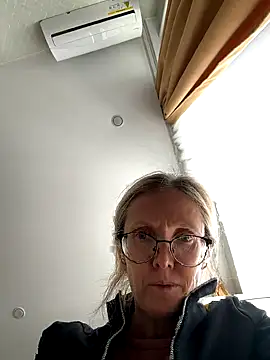 Snapshot of angelmommu chatting on October 2, 2025, 7:15 am angelmommu online show from October 2, 2025, 7:15 am