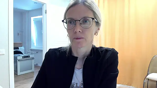 Snapshot of angelmommu chatting on October 12, 2025, 6:45 am angelmommu online show from October 12, 2025, 6:45 am