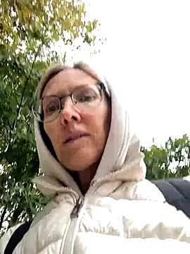 Snapshot of angelmommu chatting on October 15, 2025, 9:20 am angelmommu online show from October 15, 2025, 9:20 am