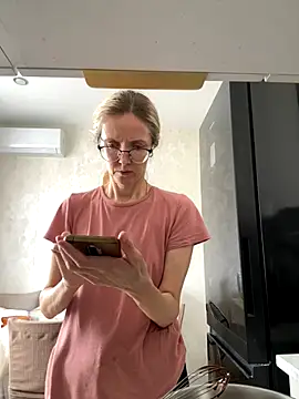 Snapshot of angelmommu chatting on October 30, 2025, 8:16 am angelmommu online show from October 30, 2025, 8:16 am