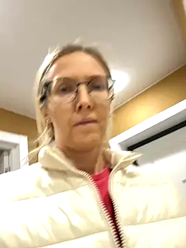 Snapshot of angelmommu chatting on November 1, 2025, 4:42 pm angelmommu online show from November 1, 2025, 4:42 pm