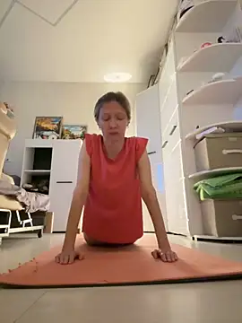 Snapshot of angelmommu chatting on November 5, 2025, 4:23 am angelmommu online show from November 5, 2025, 4:23 am