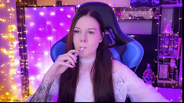 jasminevine online show from December 15, 2024, 2:52 am