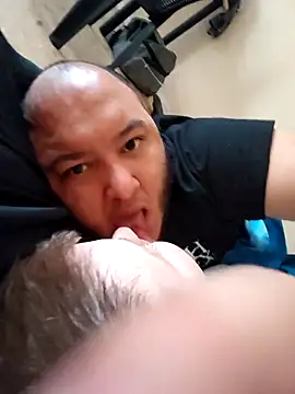 Snapshot of genderfluidco2 chatting on November 9, 2025, 8:56 am genderfluidco2 online show from November 9, 2025, 8:56 am