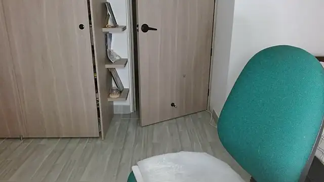 mia  lopez  online show from April 9, 2026, 4:12 am