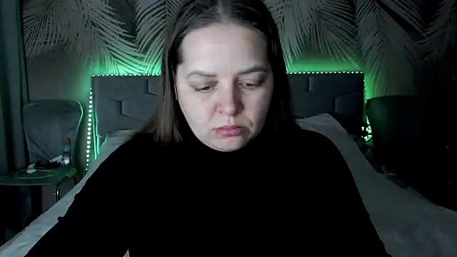 uliastar online show from December 18, 2025, 7:03 am