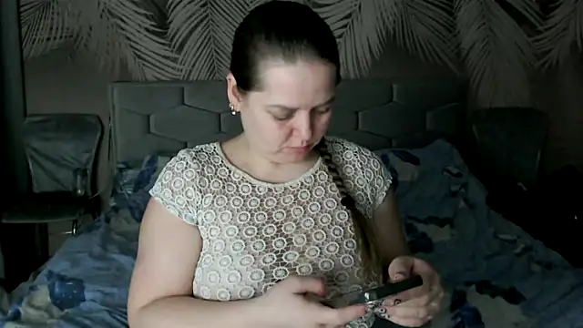 uliastar online show from February 1, 2026, 9:41 am