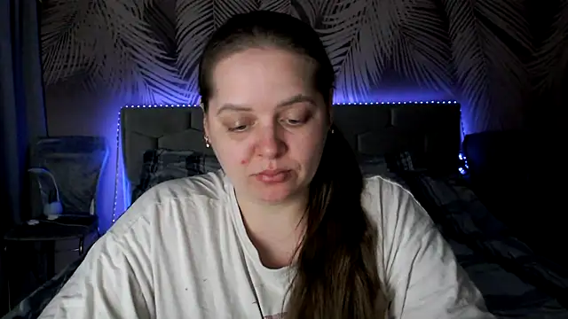 uliastar online show from March 26, 2026, 7:47 am