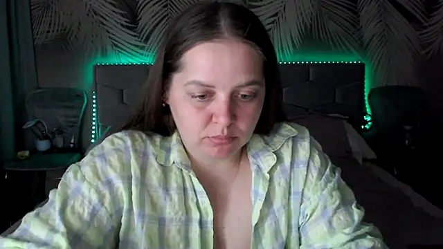 Snapshot of uliastar chatting on May 13, 2026, 6:33 am uliastar online show from May 13, 2026, 6:33 am