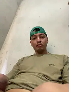 alexsandropllt online show from May 4, 2026, 3:19 pm