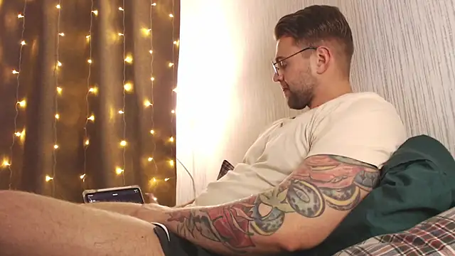 WayneWilson online show from December 21, 2025, 7:48 am