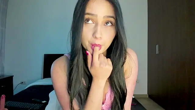 Hott Hanna online show from November 28, 2025, 5:54 am