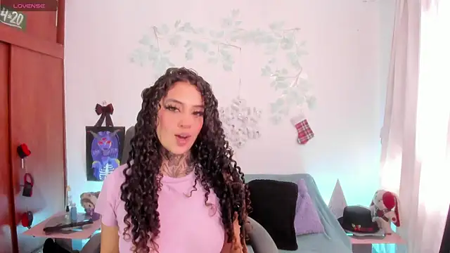 Snapshot of Cata_green chatting on December 14, 2025, 2:11 pm Cata green online show from December 14, 2025, 2:11 pm