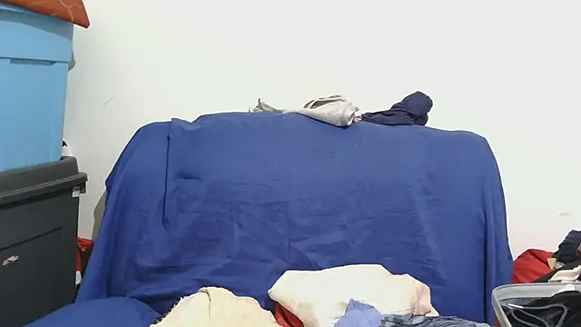 sluttylaura21 online show from November 17, 2025, 5:35 am