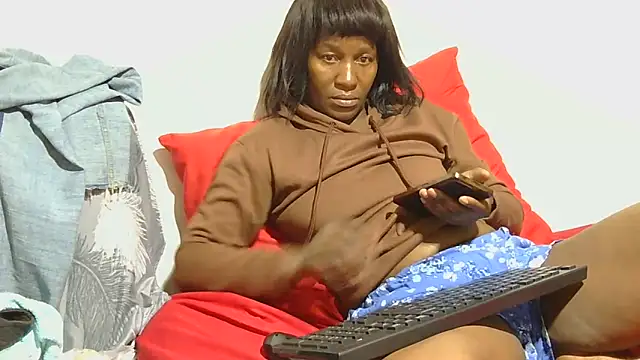 sluttylaura21 online show from November 22, 2025, 5:12 pm