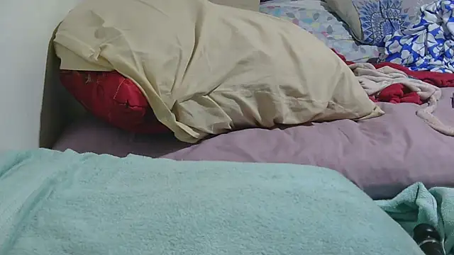 Snapshot of sluttylaura21 chatting on April 3, 2026, 5:38 am sluttylaura21 online show from April 3, 2026, 5:38 am