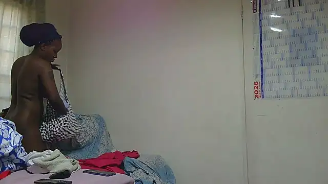 Snapshot of sluttylaura21 chatting on April 4, 2026, 6:33 am sluttylaura21 online show from April 4, 2026, 6:33 am