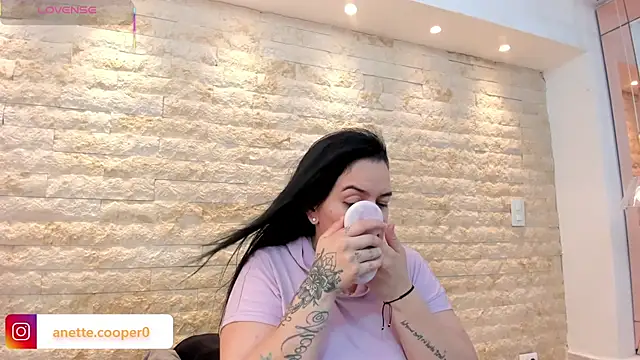 anette cooper online show from December 17, 2025, 3:23 am