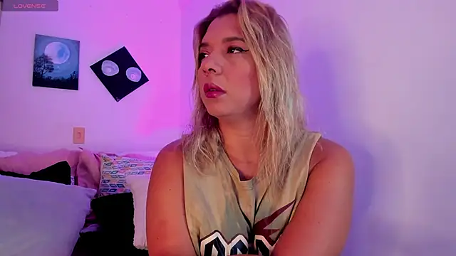 Gaia Stone online show from December 5, 2025, 10:13 am