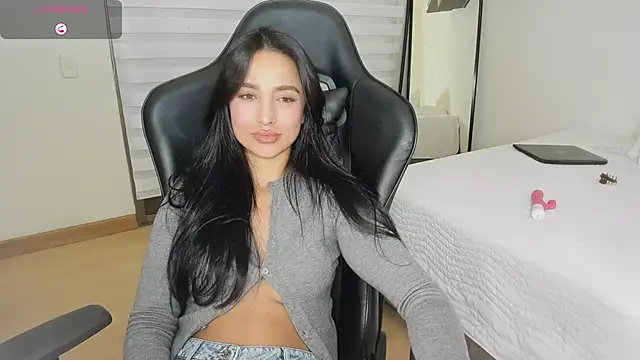 EvaMoet online show from February 7, 2026, 5:00 am