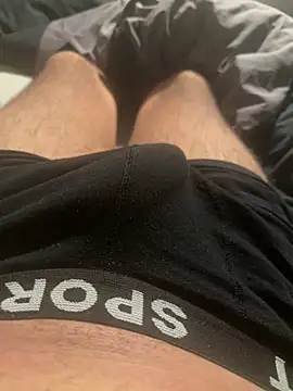 spritzerboy23 online show from December 17, 2025, 9:43 pm