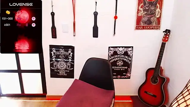 alicce moon  online show from September 15, 2025, 8:42 pm