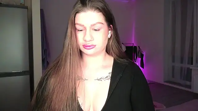 JuicyHelenX online show from April 22, 2026, 7:37 pm