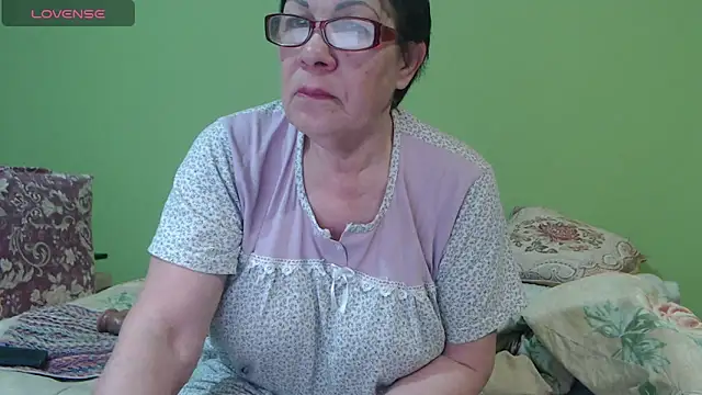 Snapshot of Sandra_Carina chatting on March 17, 2026, 12:59 am Sandra Carina online show from March 17, 2026, 12:59 am