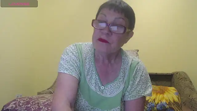 Snapshot of Sandra_Carina chatting on April 28, 2026, 2:21 am Sandra Carina online show from April 28, 2026, 2:21 am