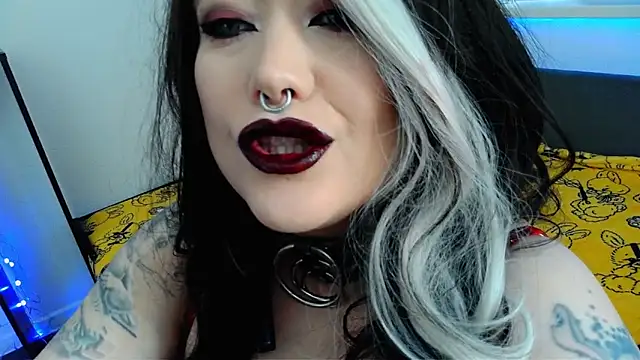 wickedxqueen online show from April 22, 2026, 4:26 am