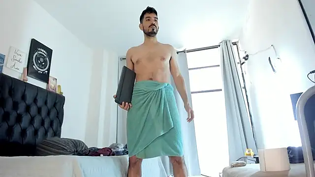 JohanyLatino online show from March 2, 2025, 6:19 pm