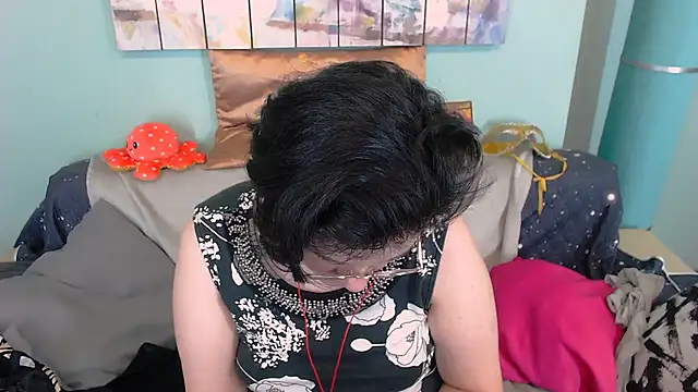 EverlyRays online show from November 27, 2025, 7:32 am